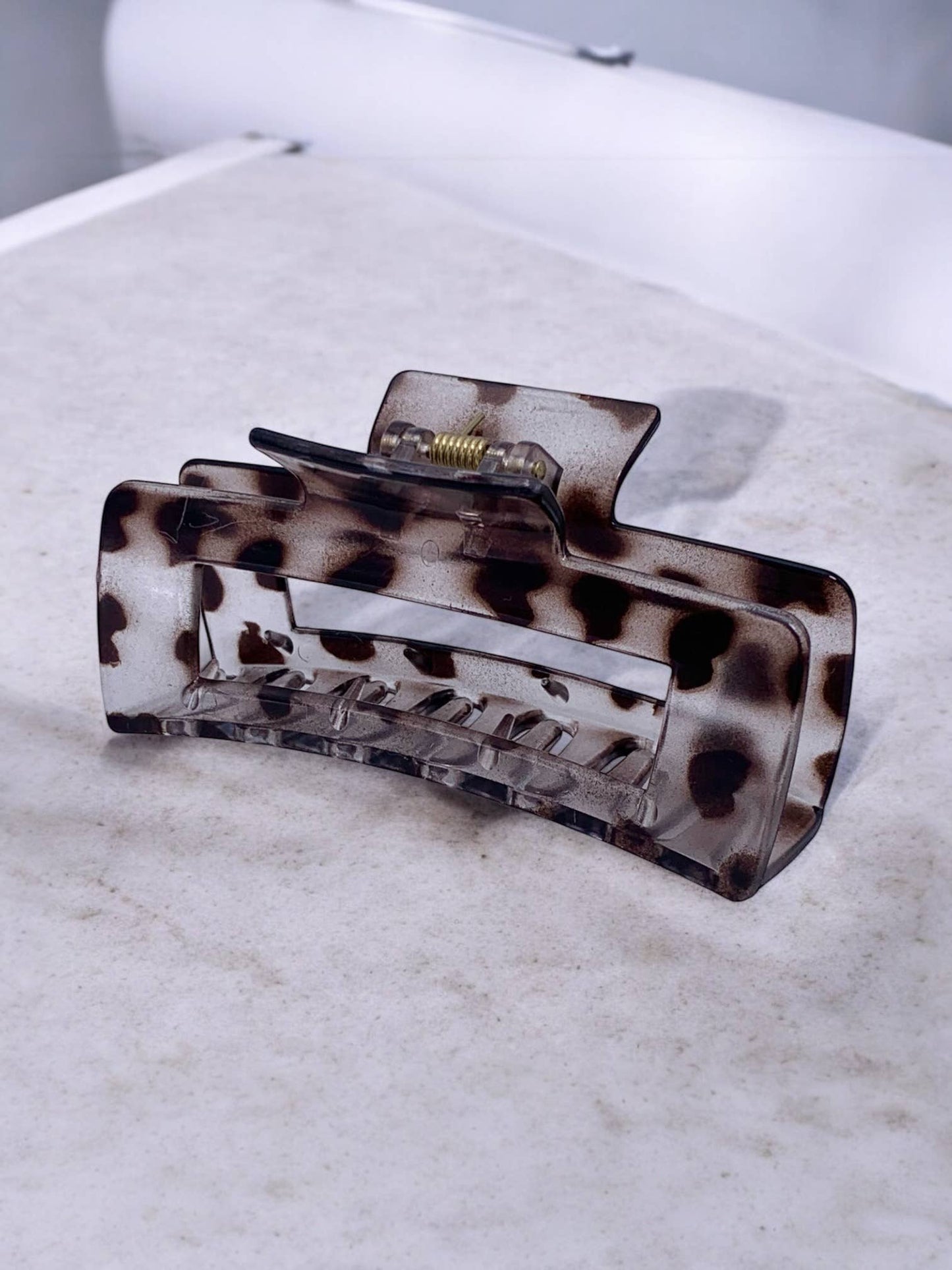 BYREN | ÉLINE L'ATELIER - Fermaglio per capelli rettangolare leopardato YH53