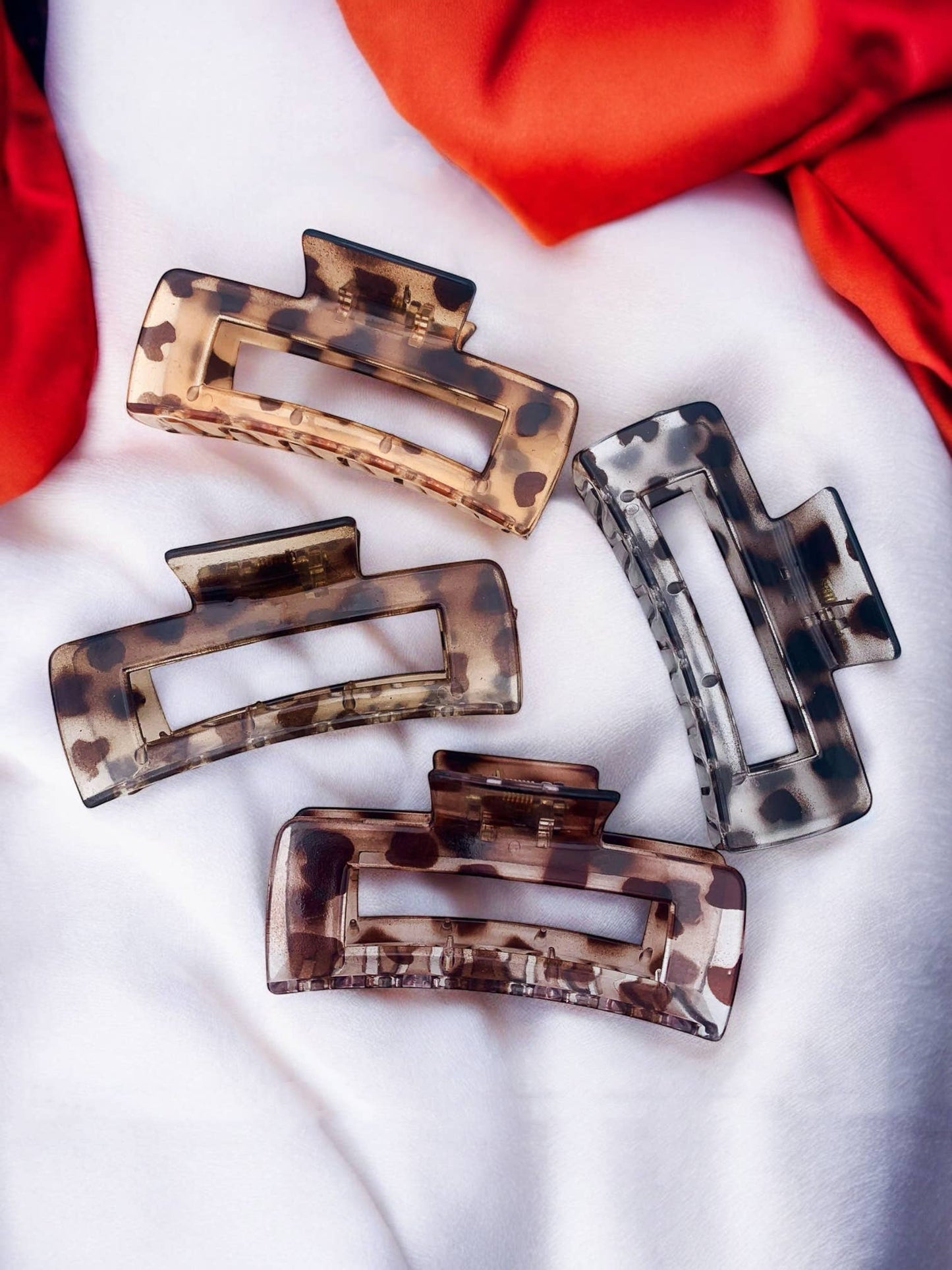 BYREN | ÉLINE L'ATELIER - Fermaglio per capelli rettangolare leopardato YH53